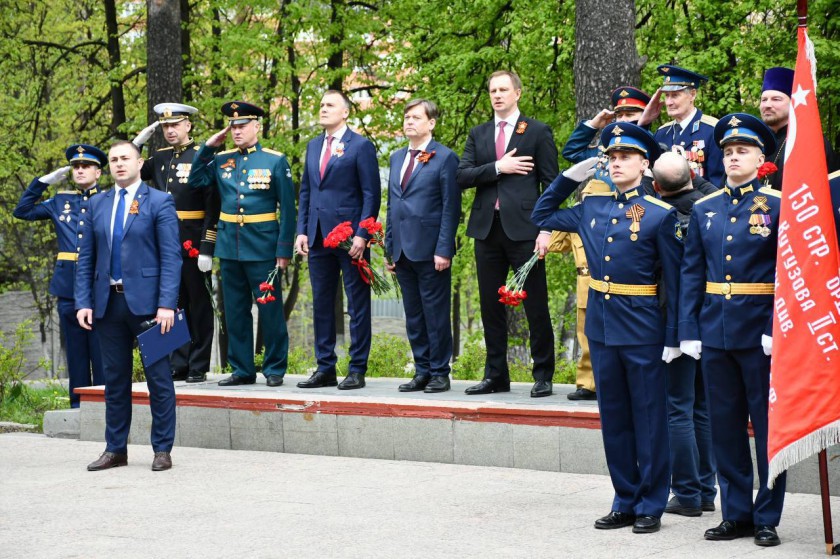 У мемориалов в Нефедьево и на Красной горке в честь Дня Победы возложили цветы и венки