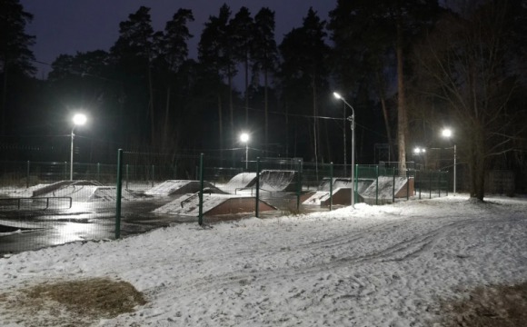 На роллеродроме в Мечниково появилось освещение по просьбам жителей