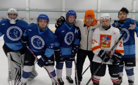 В Красногорске тренируется сборная по хоккею ребят из детских домов Подмосковья
