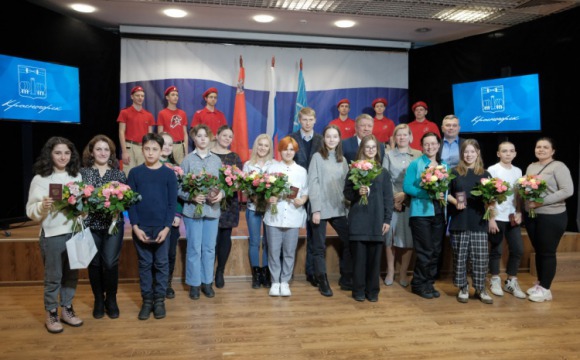 Юным жителям Красногорска торжественно вручили паспорта