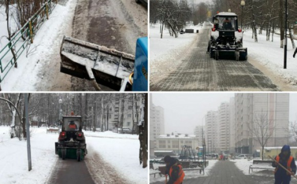 В Красногорске продолжается ежедневная уборка территорий от снега