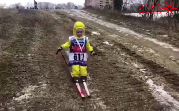 Видео с юной лыжницей из Красногорска набирает популярность в интернете