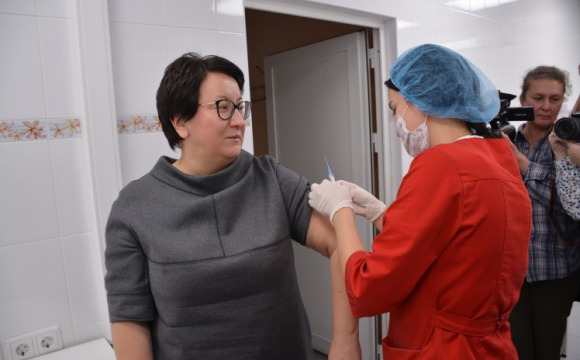 Эльмира Хаймурзина сделала прививку от гриппа в Поликлинике №3 Красногорска