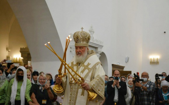 Святейший Патриарх Московский и всея Руси Кирилл возглавил праздничное богослужение в честь Великого освящения Никольского храма