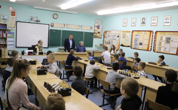 Нахабинские школьники сыграли в шахматы