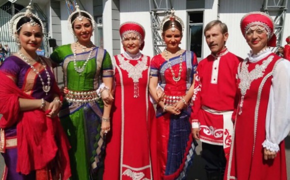 Русские песни украсили индийский праздник!