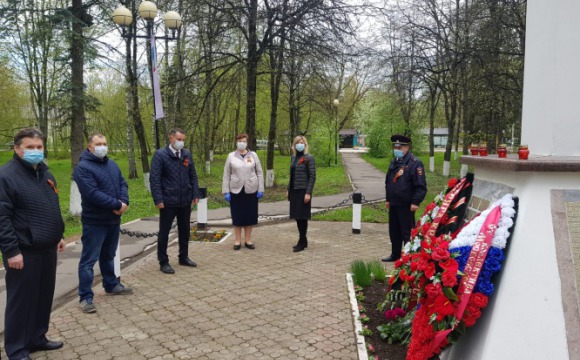 В селах и деревнях ТО Ильинское Красногорска возложили цветы к мемориалам