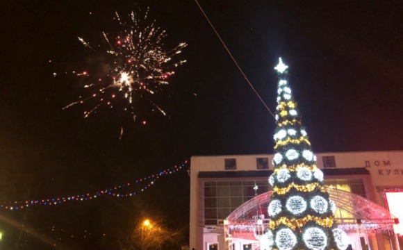 Около 500 жителей ТУ Ильинское пришли на праздник зажжения елки