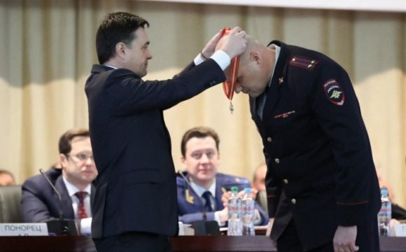 Красногорского полицейского наградили знаком «За доблесть и мужество»