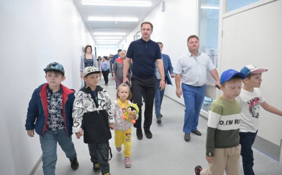 Дмитрий Волков проинспектировал готовность школы в ЖК «Митино парк»