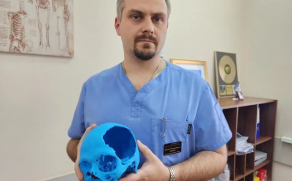 Нейрохирург Красногорской больницы Николай Карпов изобрел технологию изготовления титановых лоскутов для закрытия послеоперационных дефектов черепа при помощи 3D-моделирования