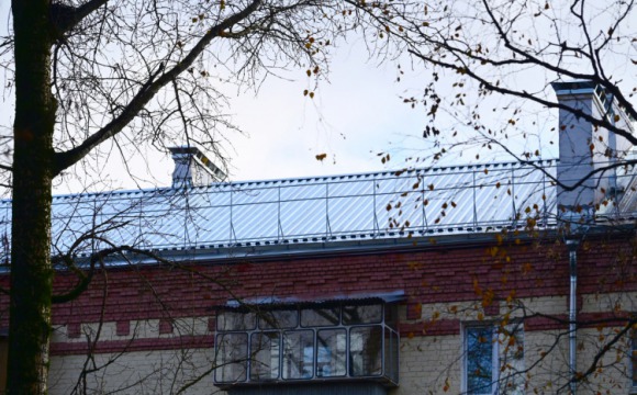 Ремонт крыши дома на улице Пионерской в Красногорске завершен