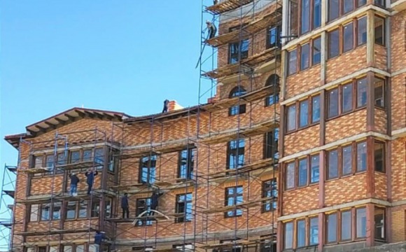 В красногорском ЖК «Лесобережный» началась отделка фасадов в трех корпусах