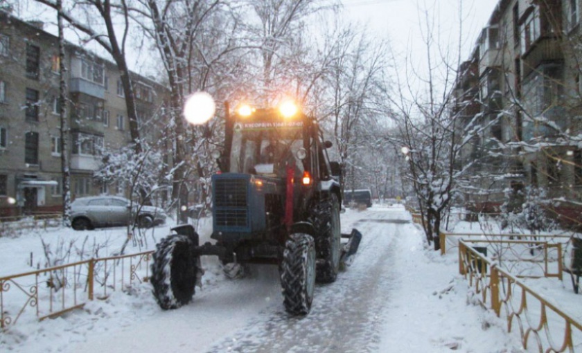 В Московской области коммунальная техника выведена на расчистку населенных пунктов от снега