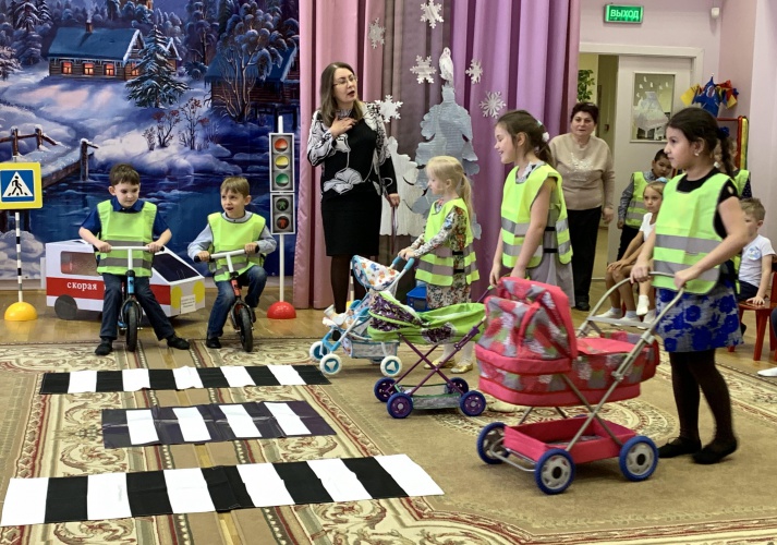 Малыши красногорского детского сада изучили правила дорожного движения