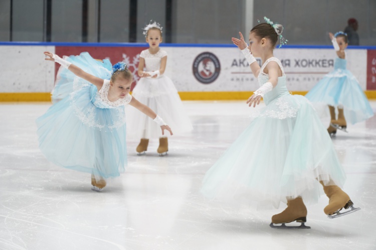 Зимний фестиваль среди спортивных балетов на льду и танцевальных коллективов прошел в Красногорске