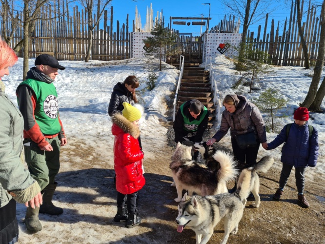 Для детей из ДНР организовали экскурсию в парк «Хаски Лэнд»