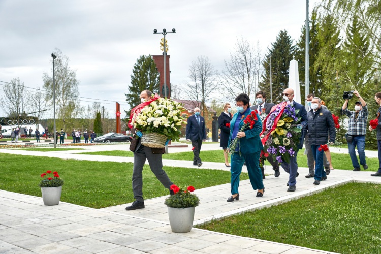 Глава Красногорска возложила цветы к мемориалу «Рубеж Обороны Москвы»