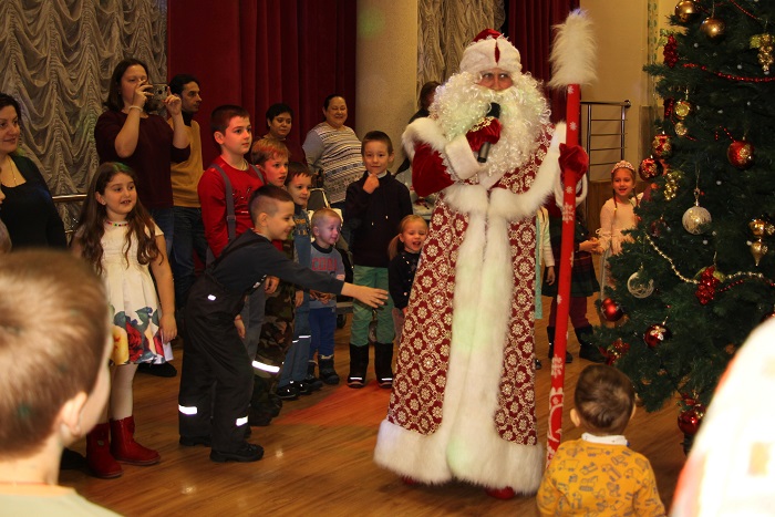 16 декабря в МБУК «ДК «Луч» с. Петрово - Дальнее прошла новогодняя ёлка для детей с ограниченными возможностями