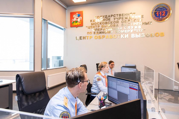 Порядка 370 операторов ежедневно принимают вызовы по номеру «112» от жителей Подмосковья