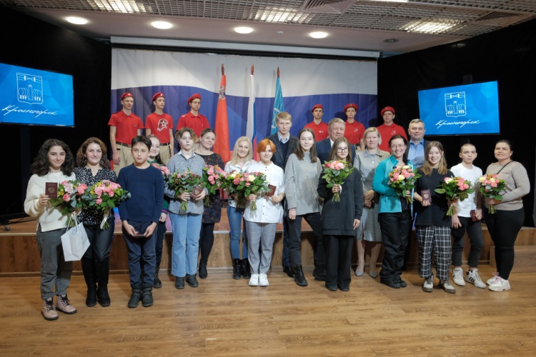 Юным жителям Красногорска торжественно вручили паспорта