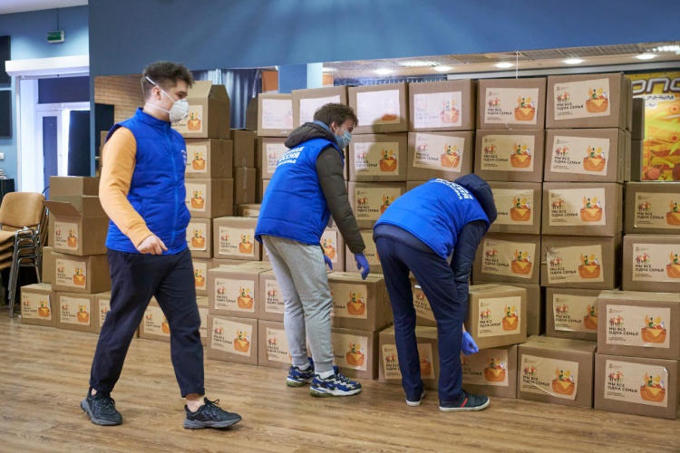 Волонтеры Красногорска доставят 250 продуктовых наборов многодетным семьям