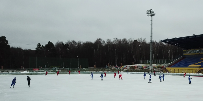 Юниорская сборная России и хоккейный клуб «Динамо» сразились на стадионе «Зоркий»