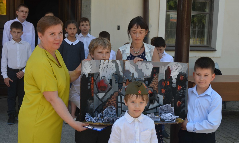 Дети из Красногорска создали художественную композицию о Сталинградской битве