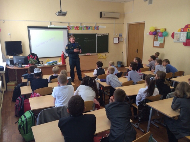 Учебный год в школах Московской области начался с урока безопасности