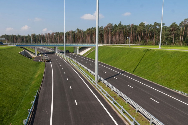 В Московской области благоустраивают территории, прилегающие к крупным автомагистралям