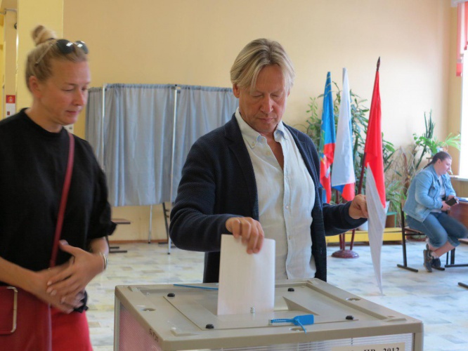 Дмитрий Харатьян проголосовал на выборах губернатора в Красногорске