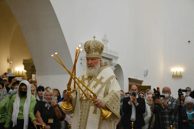 Святейший Патриарх Московский и всея Руси Кирилл возглавил праздничное богослужение в честь Великого освящения Никольского храма