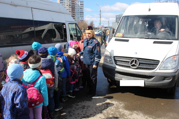 Госавтоинспекция г.о. Красногорск проводит профилактическую работу среди водителей, осуществляющих перевозку детей