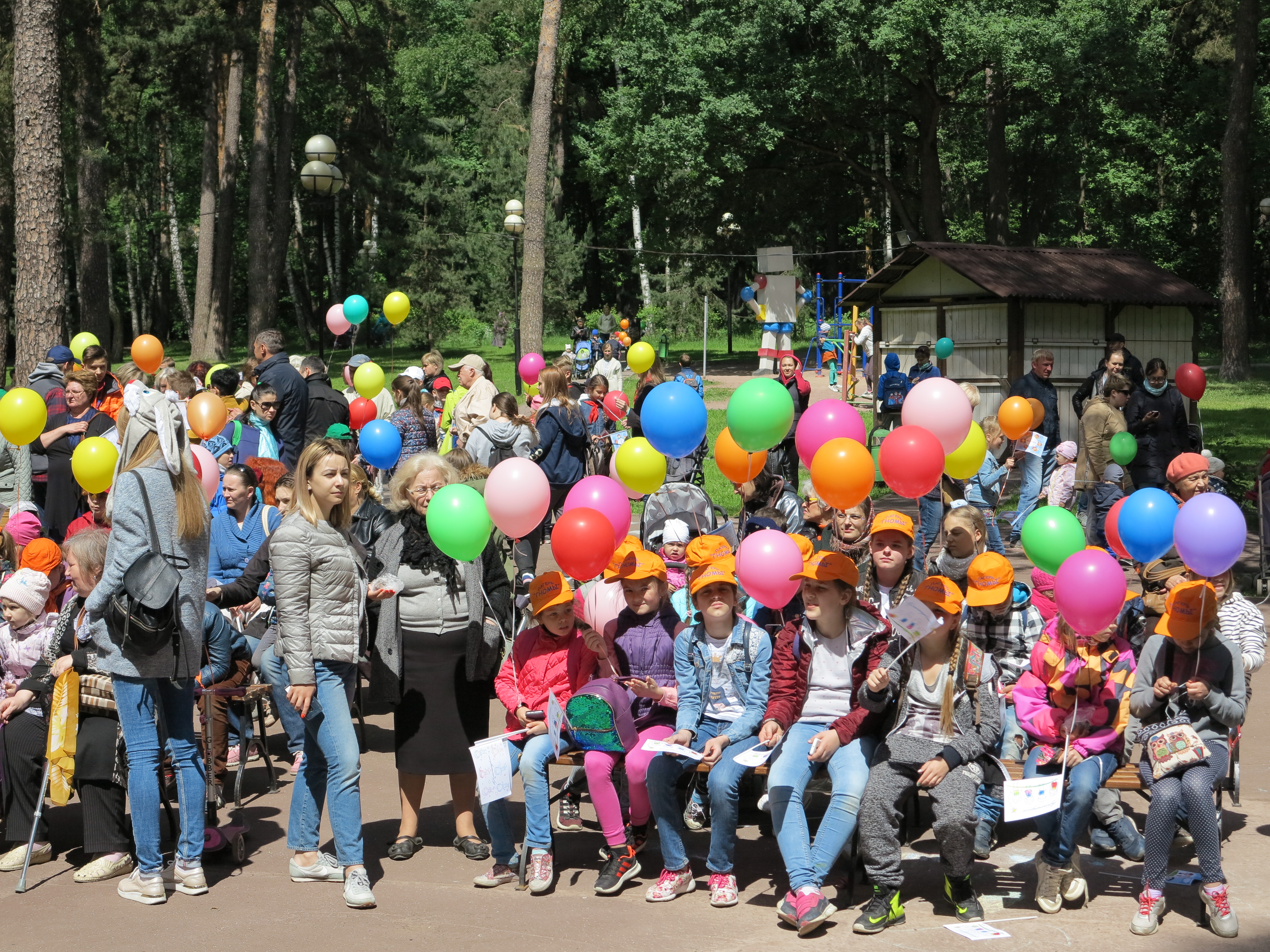 Свыше 400 жителей Красногорска приняли участие в торжественном параде многодетных семей
