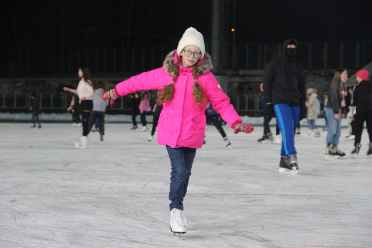 В Красногорске завершается сезон уличных катаний на коньках