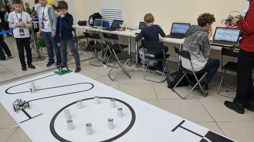 Красногорские школьники поборолись за Кубок Губернатора по робототехнике