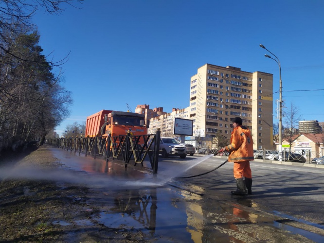 В Красногорске приступили к уборке дорог после зимы