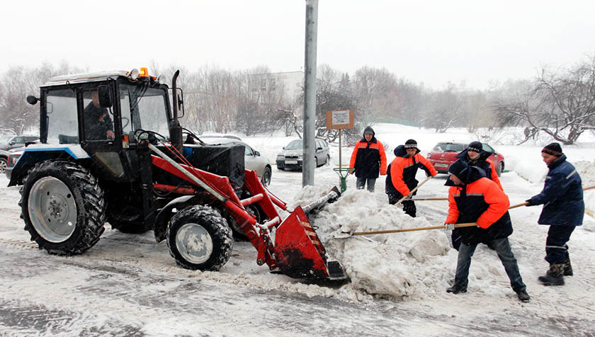 Свыше 6,6 тысяч коммунальщиков выведены для уборки последствий снегопада и ледяного дождя в Московской области - Евгений Хромушин