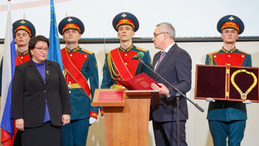 Вице-губернатор Дмитрий Пестов поздравил Эльмиру Хаймурзину с официальным вступлением в должность