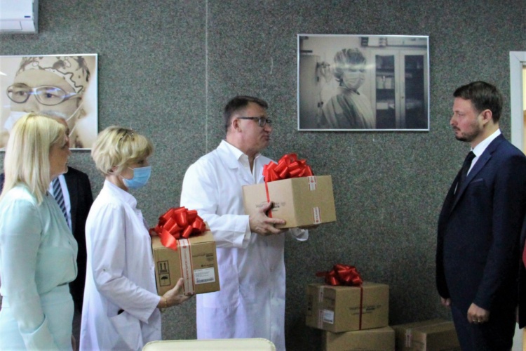 Красногорским врачам передали средства индивидуальной защиты