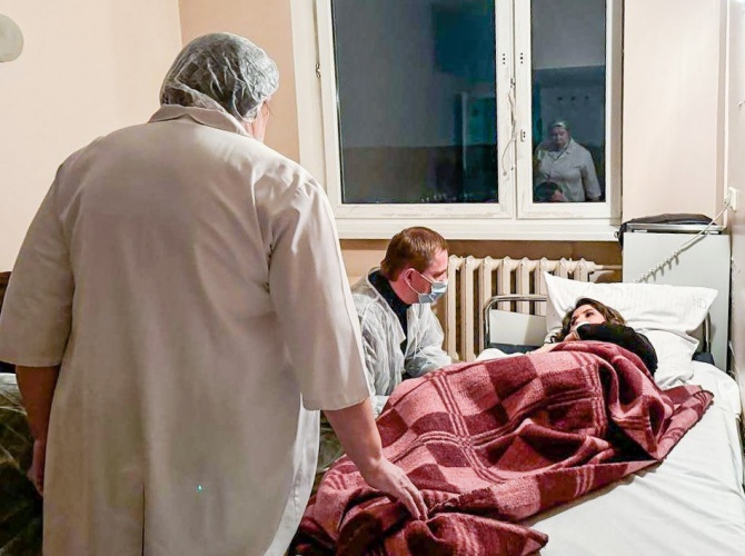 Глава Красногорска навестил пострадавших жителей в Красногорской больнице 