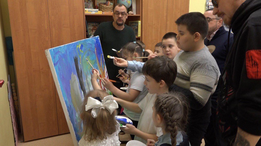 Воспитанники школы «Созвездие» изобразили картину по мотивам сказок Пушкина