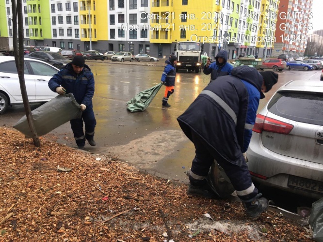 Управляющие компании ЖК «Мортонград Путилково» вышли на уборку территорий