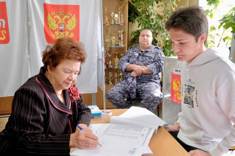 Избирательный участок посетила Почетный гражданин Светлана Дмитриевна Грачева: