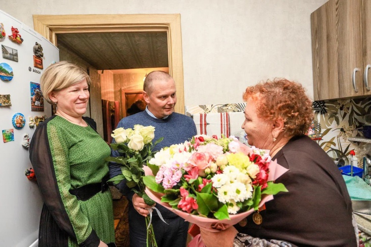 Жительницу Красногорска Любовь Андреевну Сахарову поздравили с 80-летием