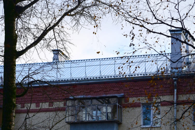 Ремонт крыши дома на улице Пионерской в Красногорске завершен