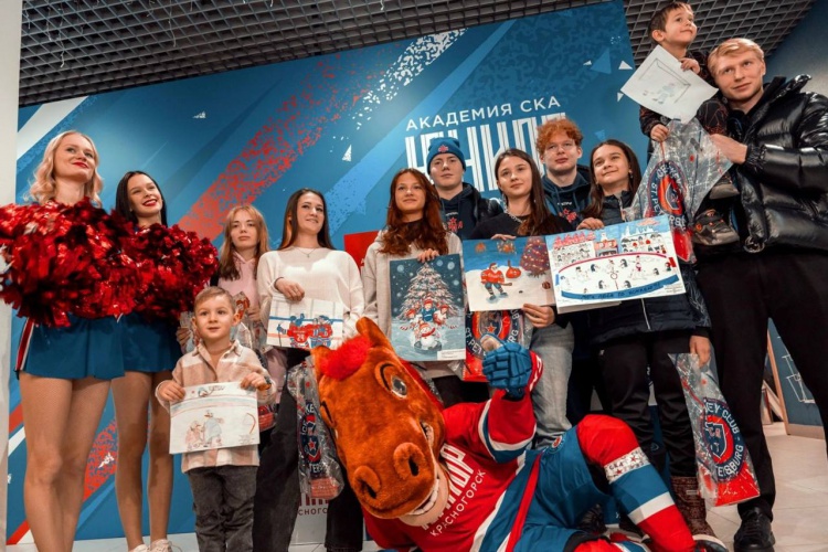 Новый опыт: хоккеисты Академии СКА –Юниор наградили победителей конкурса рисунка