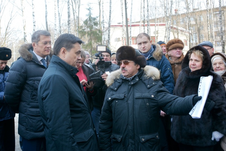 Андрей Воробьев обсудил с жителями Красногорска программу ремонта подъездов