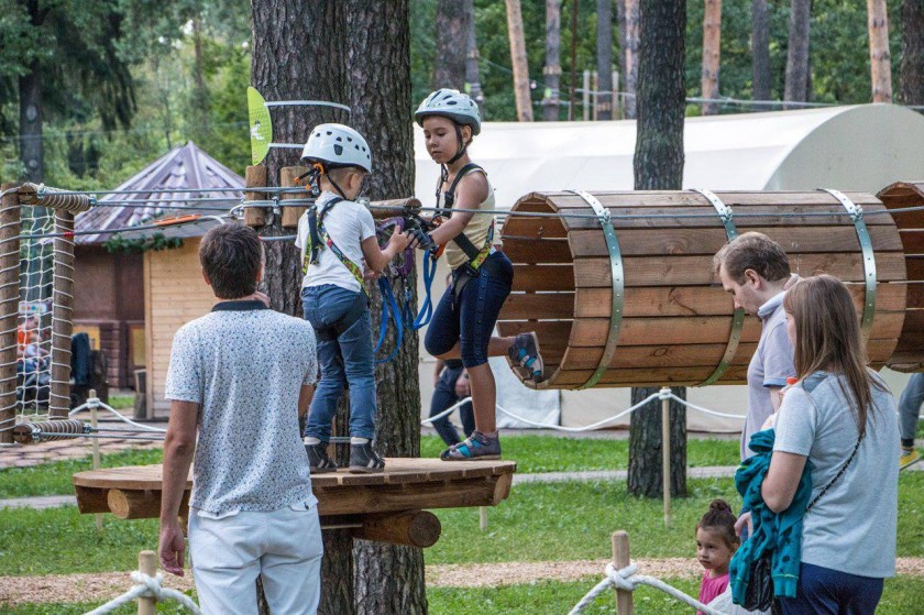 В детском городке «Сказочный» открылся веревочный парк