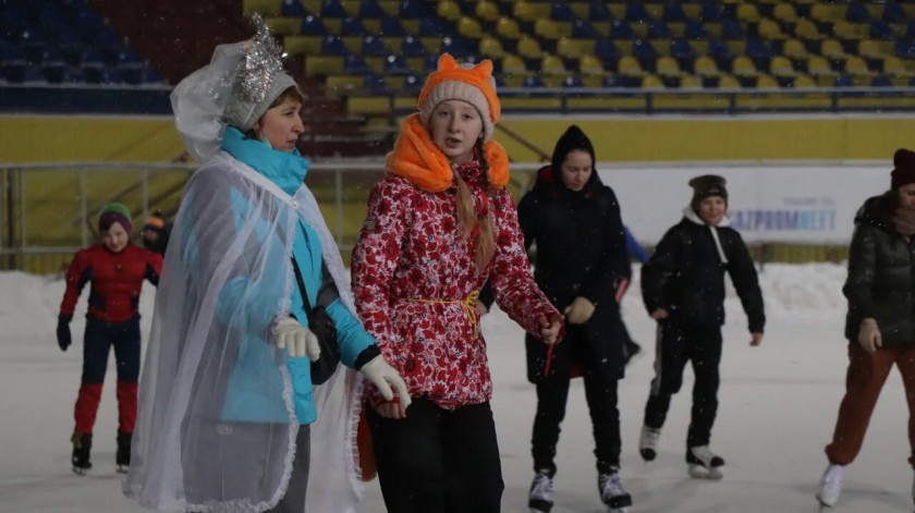 Карнавал на льду прошел на стадионе «Зоркий»